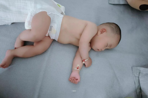 平湖宝宝积食发烧怎么处理